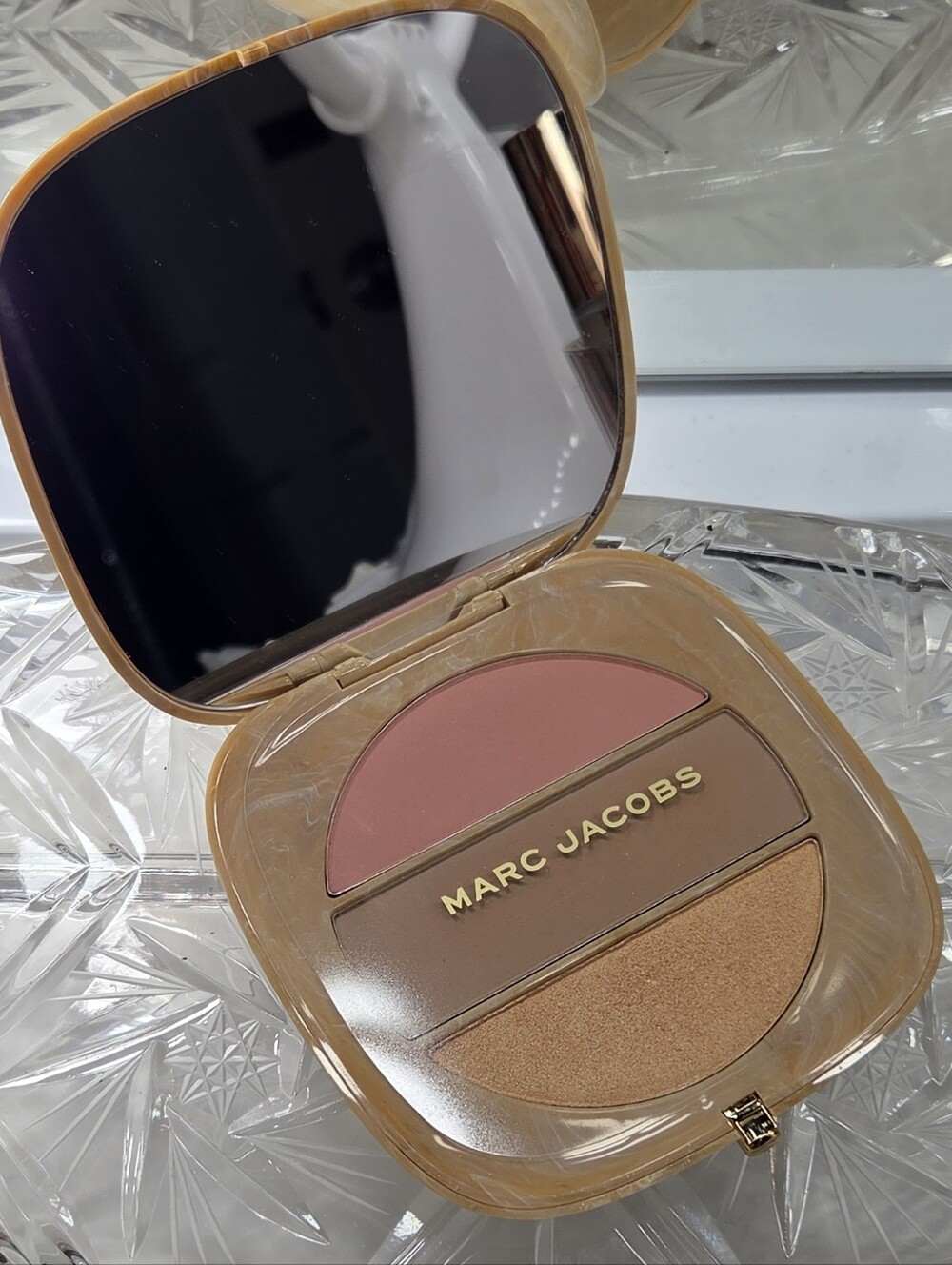 Marc Jacobs O!Mega x Three Café Marc Jacobs Tan-Tastic Glo! - Picture 5 of 6